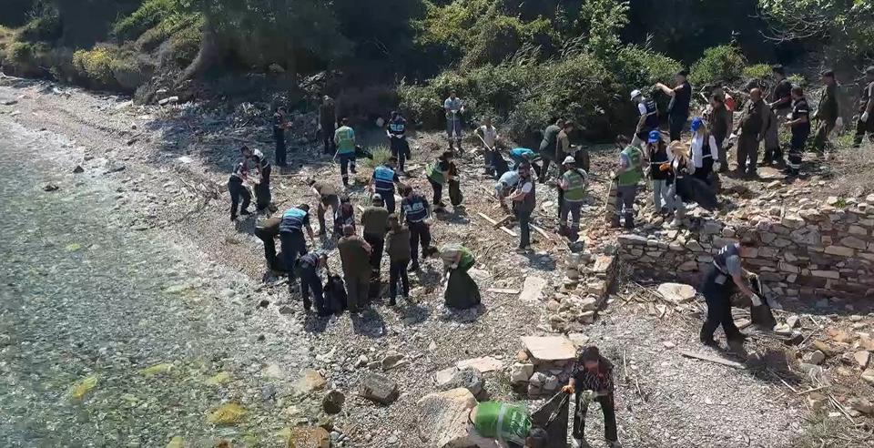 Milli Park'ta ziyarete kapalı koylar temizlendi