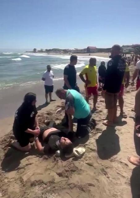 Deniz’de can pazarı: 3 kişi boğulmaktan son anda kurtarıldı