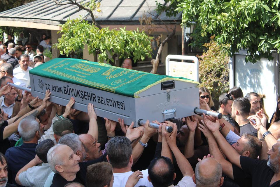 AYDIN'DA BAŞINDAN VURULMUŞ HALDE BULUNAN SARGIN SON YOLCULUĞUNA UĞURLANDI