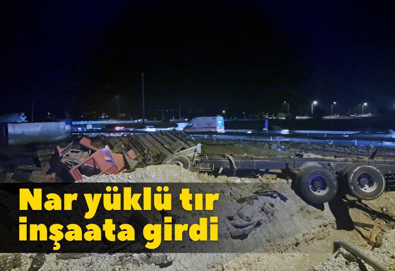 Nar yüklü tır inşaata girdi