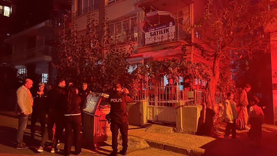 3 katlı binanın zemini çökmesi: 40 kişi tahliye edildi