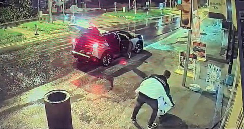 Çalmak istedi, bagaja sığdıramadı