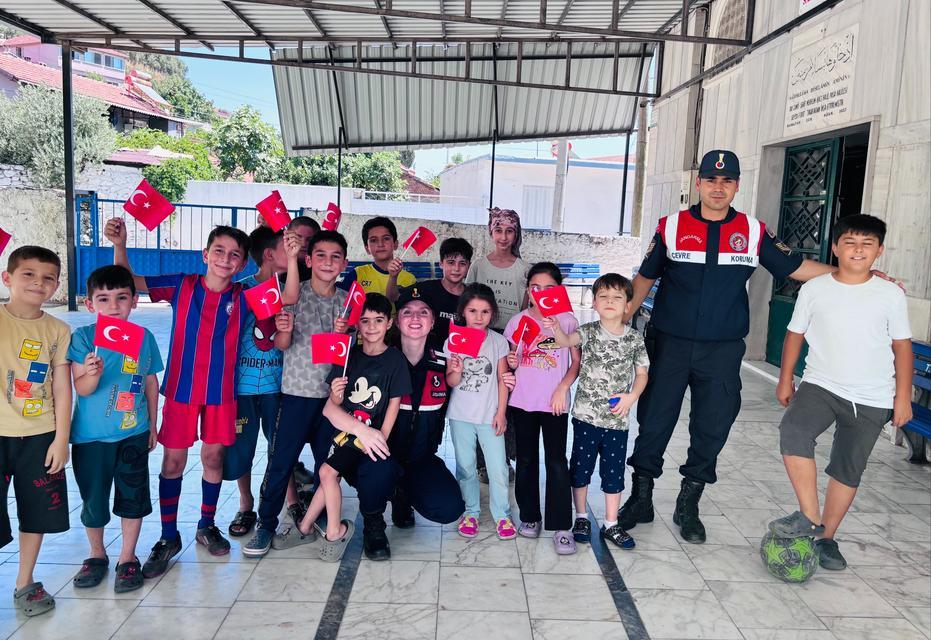Jandarma mahalle halkını bilgilendirdi