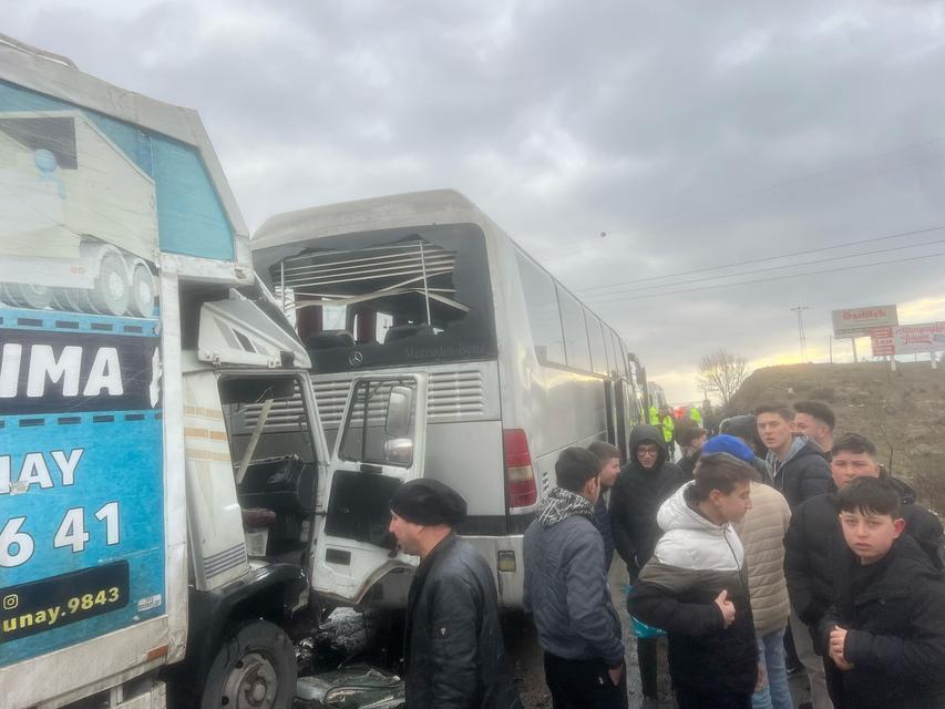 AFYONKARAHİSAR'DA OTOBÜS KAZASI