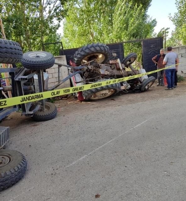 VAN'DA TRAKTÖR DEVRİLDİ: 3 YARALI