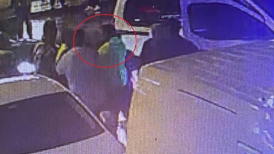 Alkollü sürücü ihbara gelen polise kafa attı