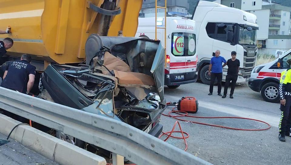 BURDUR'DA FECİ KAZA: 18 YAŞINDAKİ SÜRÜCÜ HAYATINI KAYBETTİ