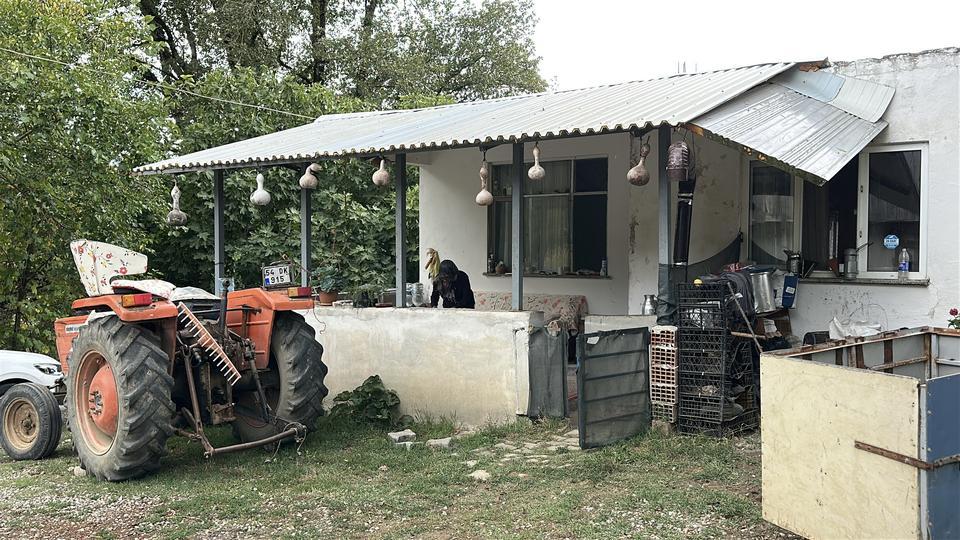 3 KIZINI DA EVLATLIKTAN REDDETMEK İSTİYOR "BİRİKİMİM ÇALINDI" DEDİ, KIZINDAN ŞİKAYETÇİ OLDU