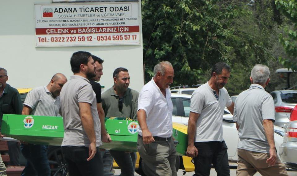 Aile faciasında anne ve kızı yan yana, baba ayrı noktaya defnedildi