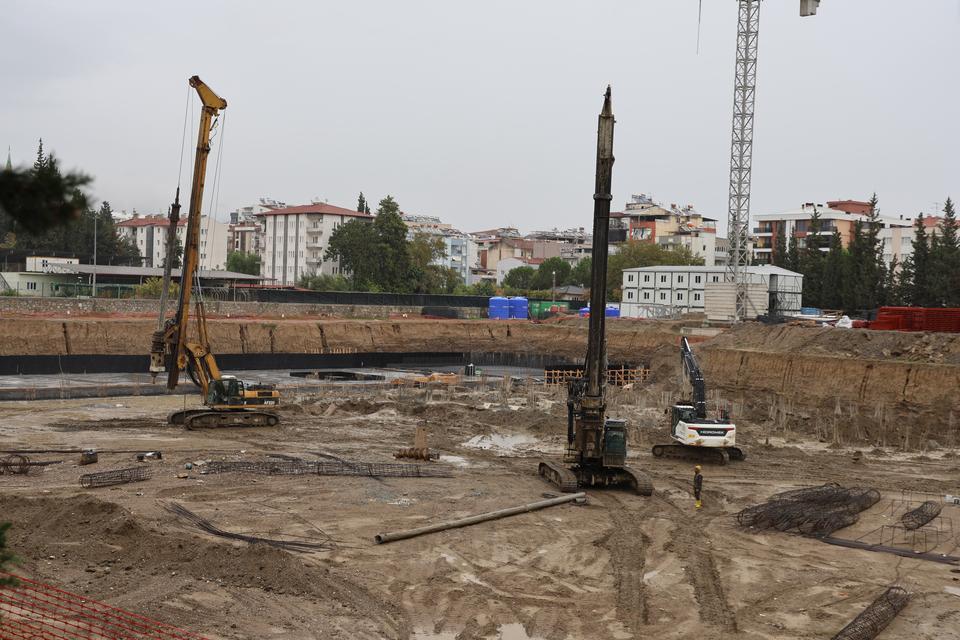 Aydın’da yeni adalet sarayı inşaatında kazıklar çakıldı