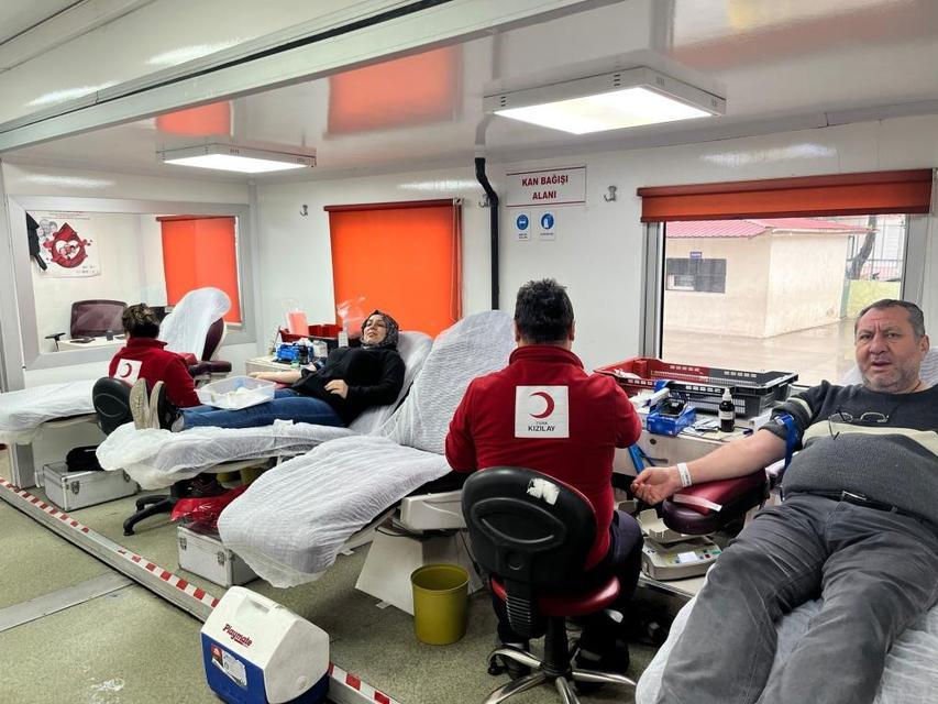 Nazilli’de öğrenci velilerinden kan bağışı yarışı