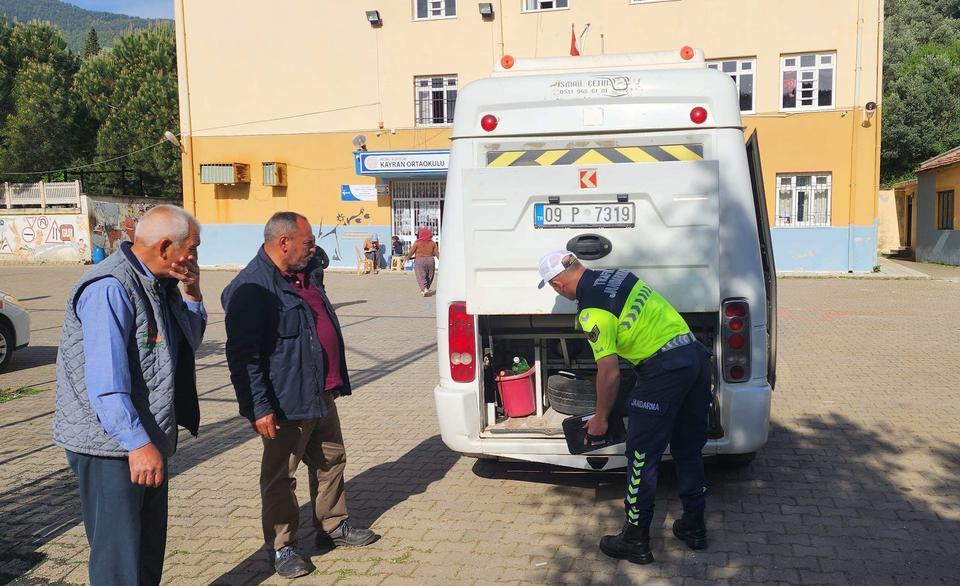 Aydın’da okul çevreleri ile servis araçlarına sıkı denetim