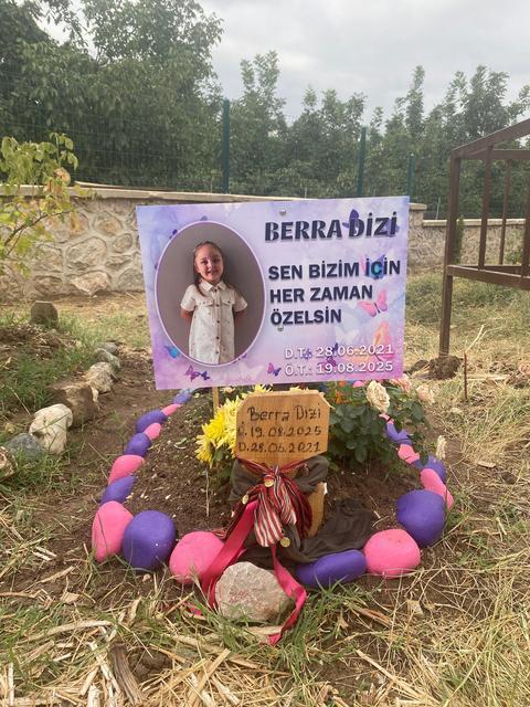 Hayatta olmayan Berra'yı okula geldi gibi göstermişler