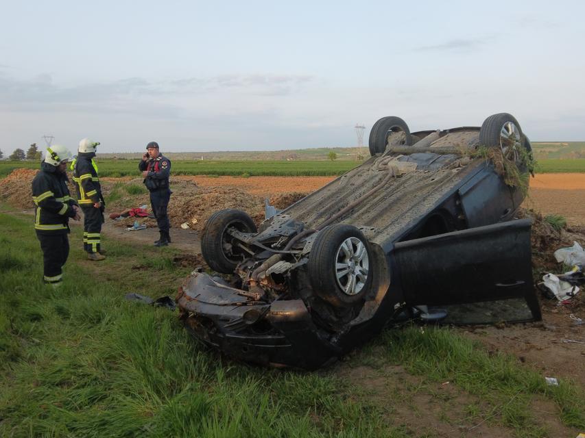 Yoldan çıkan otomobil tarlaya uçtu: 1 yaralı