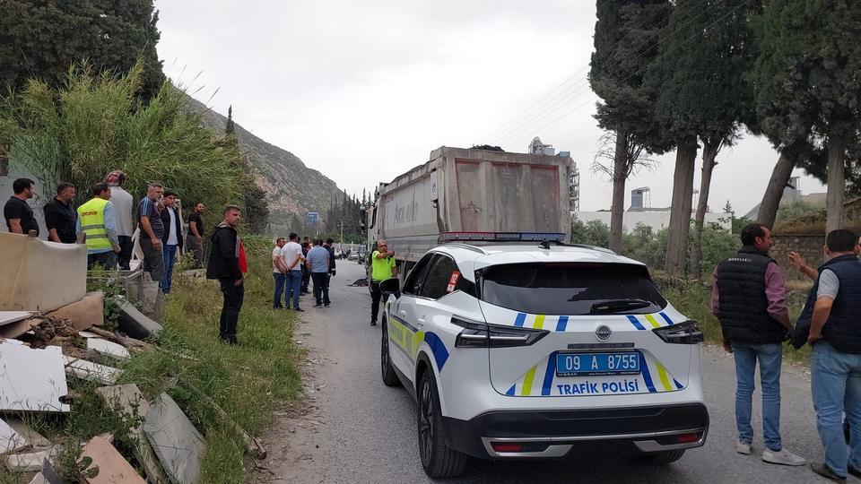 Aydın'da kamyonun çarptığı temizlik işleri personeli hayatını kaybetti