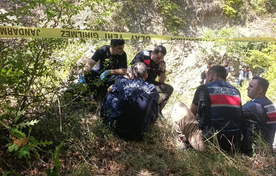 Koyunlarını otlatmaya giden adam ormanda ölü bulundu