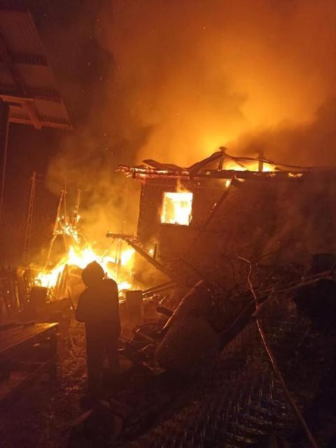 Gece çıkan yangında bir ev kullanılamaz hale geldi