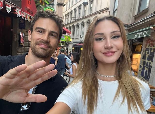 Theo James Türkiye'de