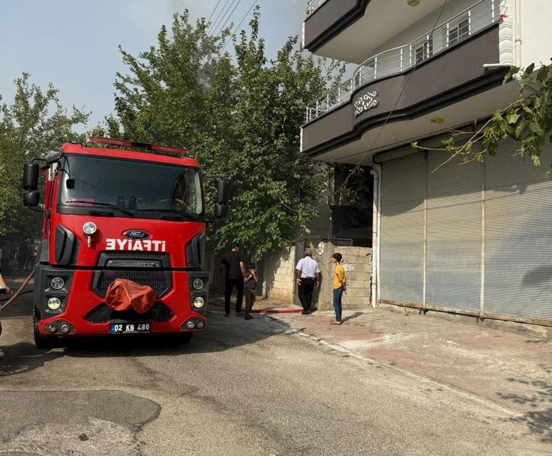 Ev yangını paniğe neden oldu