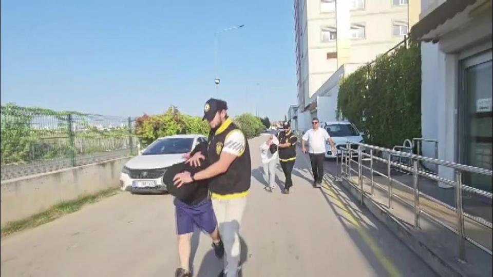 Bıçaklayıp öldürdüler evde oturmaya devam ettiler