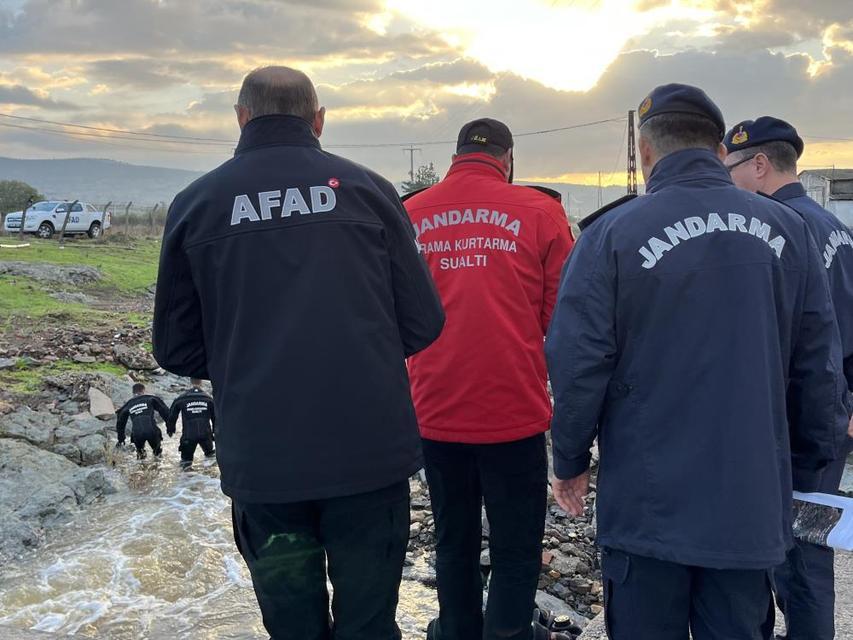 Gün aydınlandı, selde kaybolan vatandaşı bulma çalışmaları yeniden başladı