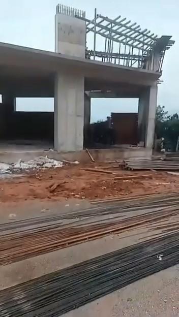 İnşaatın ikinci katından düşen işçi yaralandı