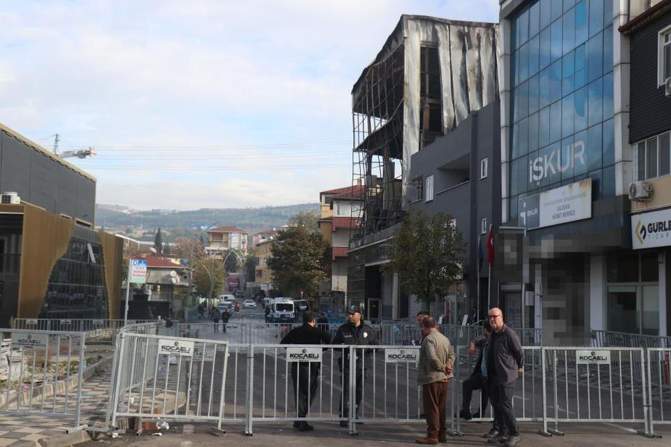 Parfüm dolum tesisinde meydana gelen yangında 11 kişi gözaltına alındı