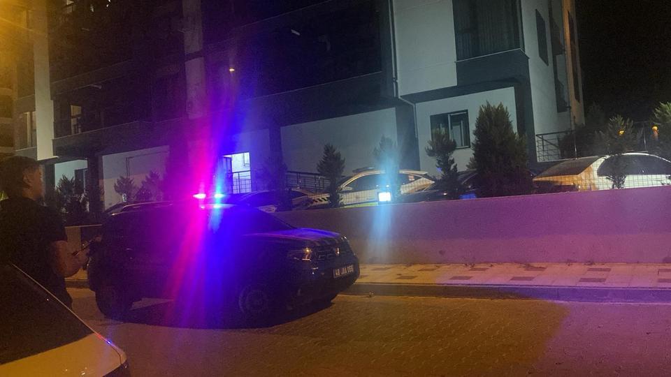 2 çocuk annesi bir kadın evinde ölü bulundu.