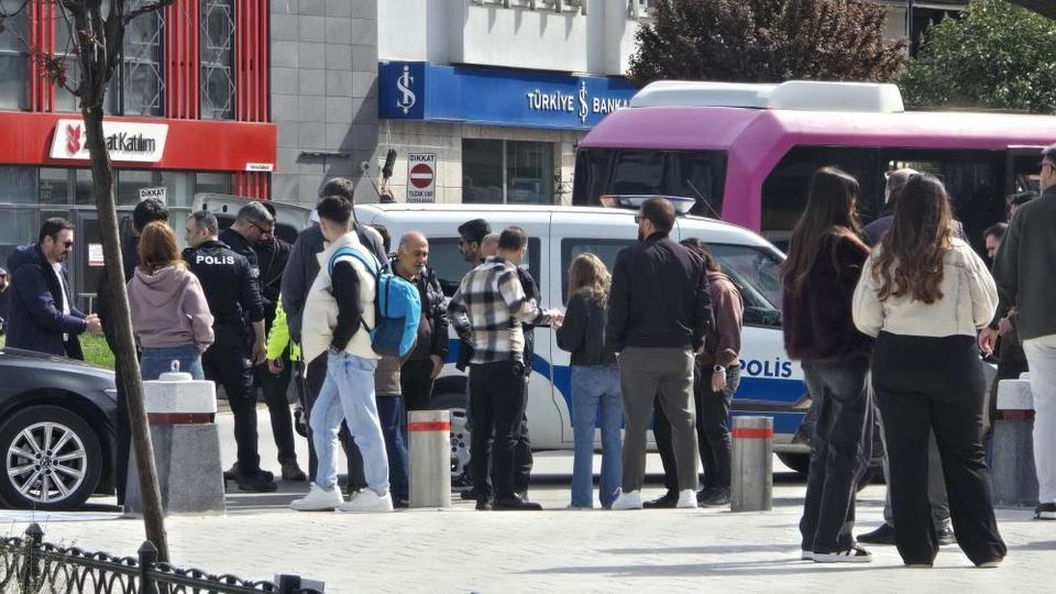 Genç kızın fotoğrafını çekti: Meydan dayağı yedi!