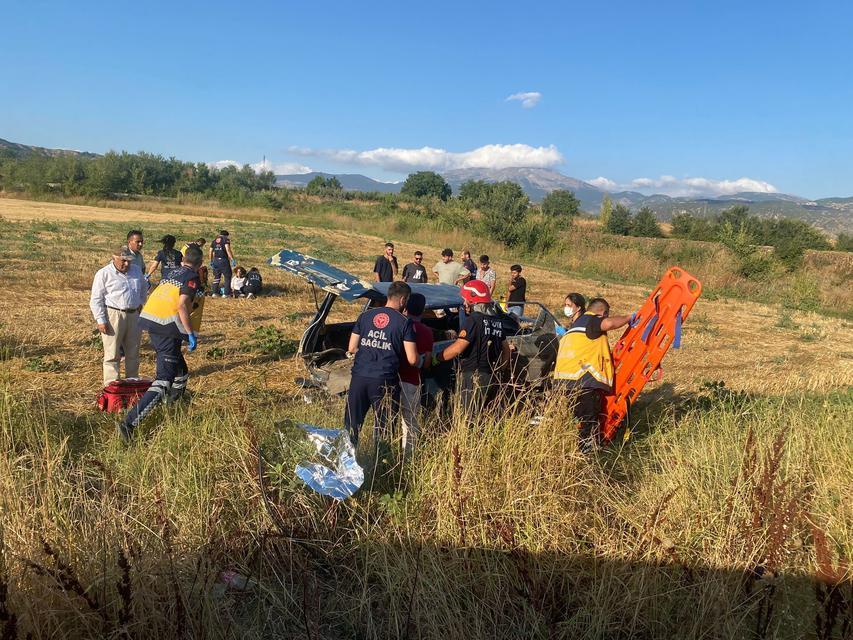 2 otomobil çarpıştı: 5 yaralı