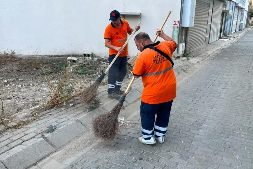 Efeler’de temizlik çalışmaları sürüyor