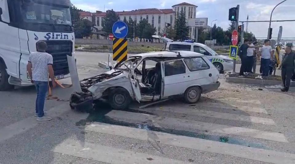 Kavşakta can pazarı: 5 yaralı