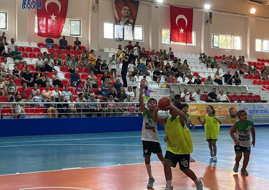 Buharkent’te ‘Kentin Çocukları’ şampiyonluk için ter döktüler