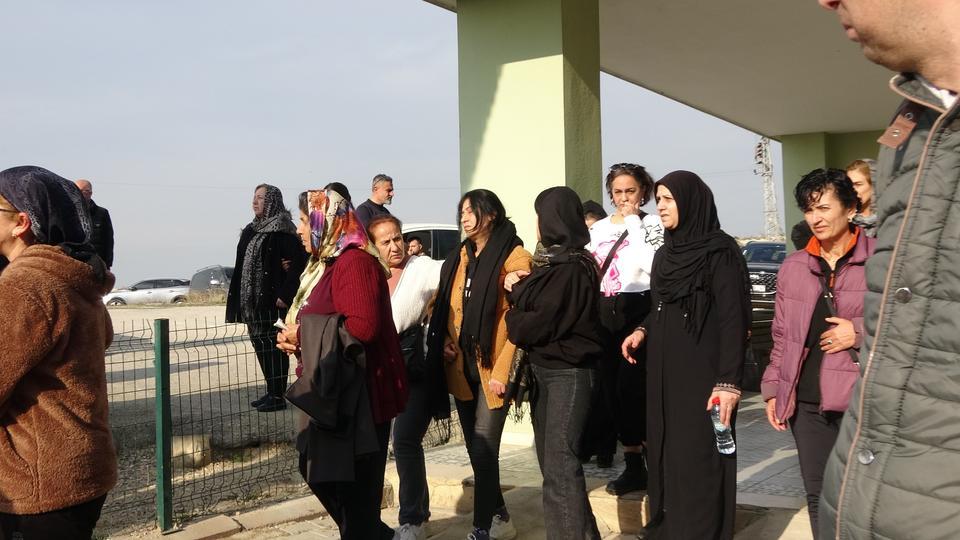 ANNENİN FERYADI YÜREKLERİ DAĞLADI: BABALARININ ÖLDÜRDÜĞÜ KARDEŞLER TOPRAĞA VERİLDİ CİNAYETTE KAN DONDURAN DETAY: BABA SES ÇIKMAMASI İÇİN YASTIKLA ÇOCUKLARININ AĞZINI KAPATIP UYKULARINDA ÖLDÜRMÜŞ