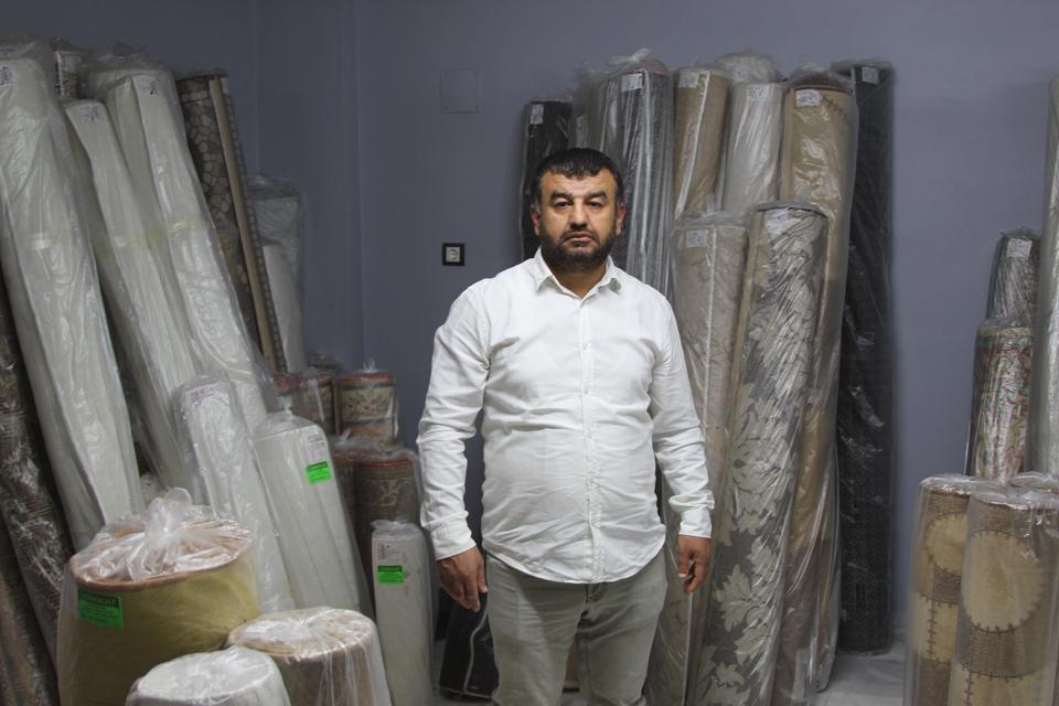 ADANA'DA HALIDAN SERVET ÇIKTI: DÜRÜST ÇALIŞANDAN ÖRNEK DAVRANIŞ 650 BİN LİRA DEĞERİNDEKİ ALTINLARI SAHİBİNE TESLİM ETTİ