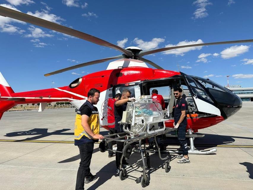 Yenidoğan hasta için helikopter ambulans havalandı