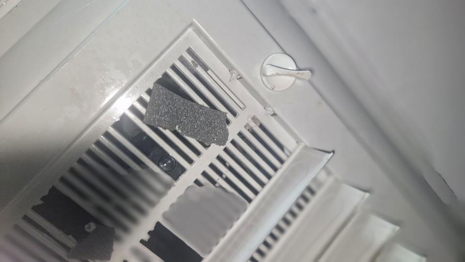 ESENYURT'TA BİR FİRMANIN KADINLAR TUVALETİNDE GİZLİ KAMERA BULUNDU