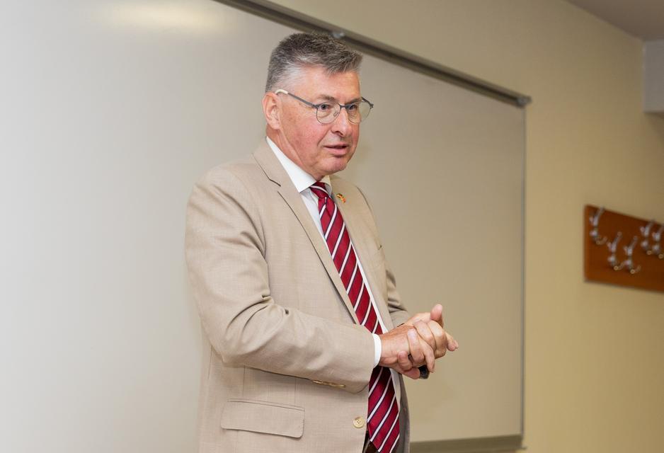 BAŞKONSOLOSTAN VİZE UYARISI: "DANIŞMANLIK ŞİRKETLERİ SÜRECİ YAVAŞLATIYOR" ALMANYA BAŞKONSOLOSU SCHRÖER: "EN ÇOK VİZE VERDİĞİMİZ İKİNCİ ÜLKE TÜRKİYE"