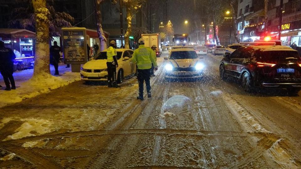 Sosyal medya tartışması kanlı bitti: Genç kız bıçaklandı, zanlı tutuklandı