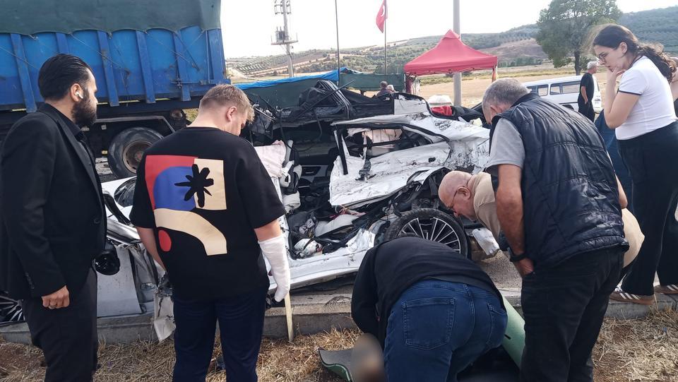 BANDIRMA'DA FECİ KAZA: HAMİLE KADIN VE 3 YAŞINDAKİ KIZI HAYATINI KAYBETTİ