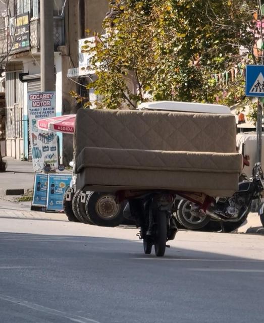Koltuk taşıyan motosiklet sürücüsüne ceza