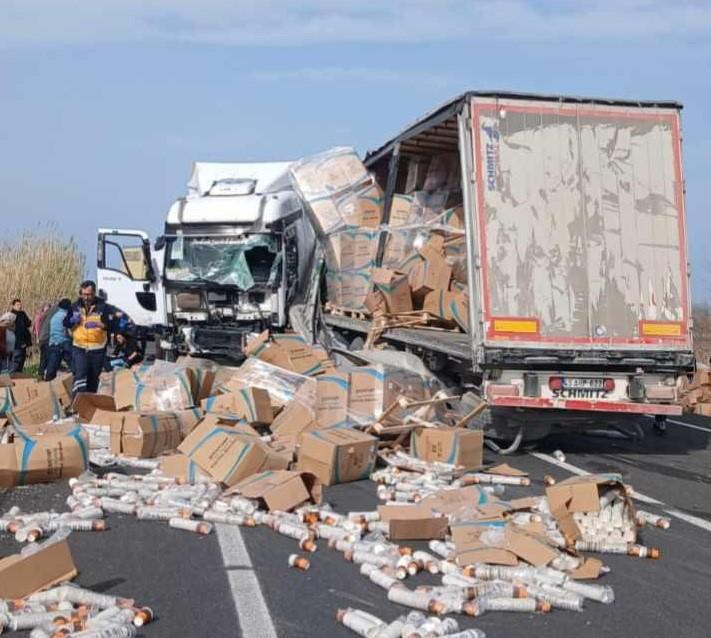 Üç araç birbirine girdi: 1’i çocuk 5 yaralı