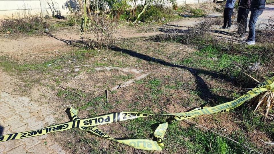 Yol kenarında hareketsiz bulundu: 63 yaşındaki kadının ölümü gizemini koruyor