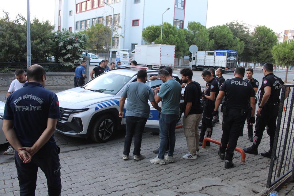OKUL ÖNÜNDE POMPALI TÜFEKLE GEZEN 2 ŞÜPHELİ YAKALANDI