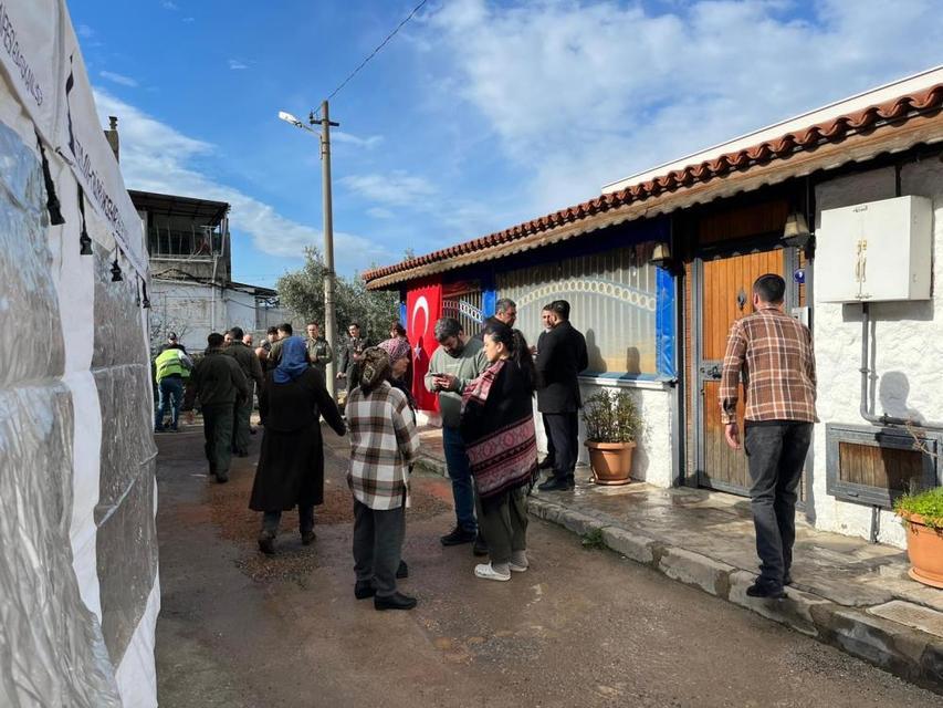 Şehit pilotun İzmir'deki evinde yas