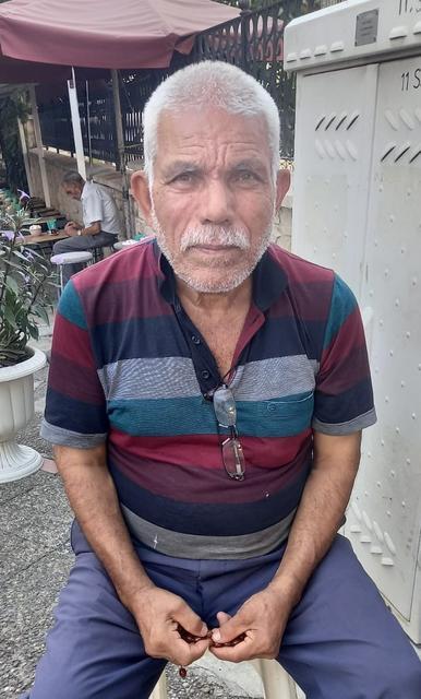 BU DURAK BOŞ OTURANLARIN DEĞİL ÇALIŞANLARIN DURAĞI AYDIN HAMALLAR DURAĞI, TEKNOLOJİYE YENİLMEDİ