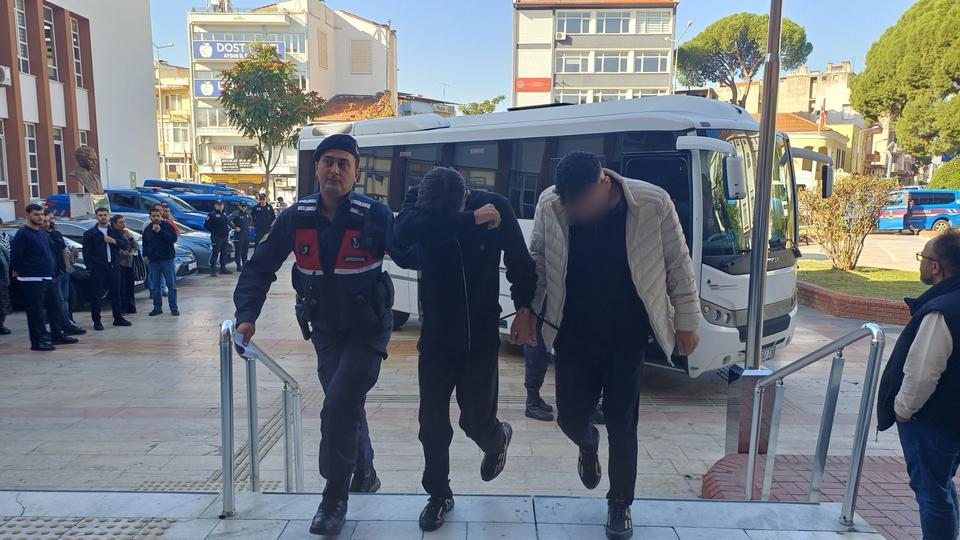 UYUŞTURUCU OPERASYONUNDA YAKALANAN 98 ŞÜPHELİ ADLİYEYE SEVK EDİLDİ