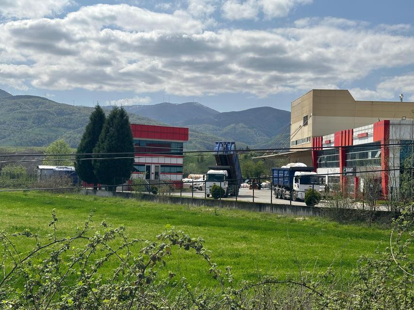 Sakarya’nın Akyazı ilçesinde bir kişi, kaldığı geri dönüşüm tesisinin konteynerinde arkadaşları tarafından ölü olarak bulundu.
