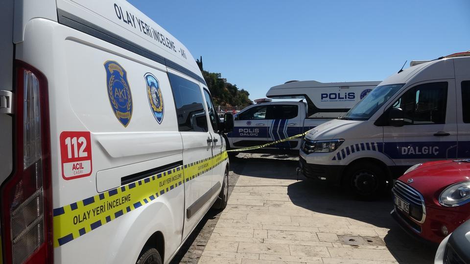 ANTALYA'DA KAYIP OLARAK ARANAN KADININ CANSIZ BEDENİ 35 METRELİK FALEZLERİN DİBİNDE BULUNDU GÜVENLİK KAMERALARINDAN GİDİŞ YÖNÜ TAKİP EDİLDİ, ÖLÜM HABERİNİ ALAN EŞİ GÖZYAŞLARINA BOĞULDU