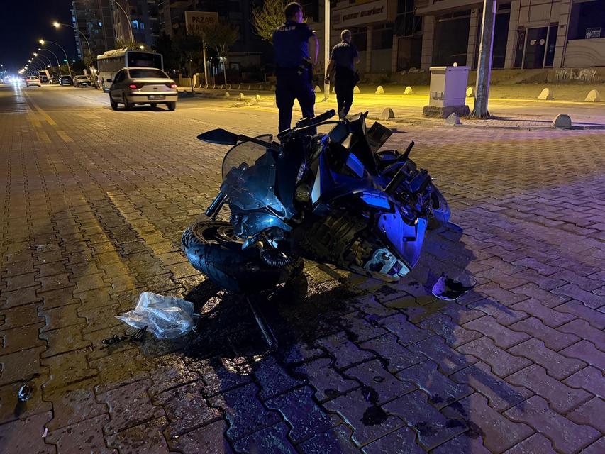 Otomobil ile motosiklet çarpıştı: 1 yaralı